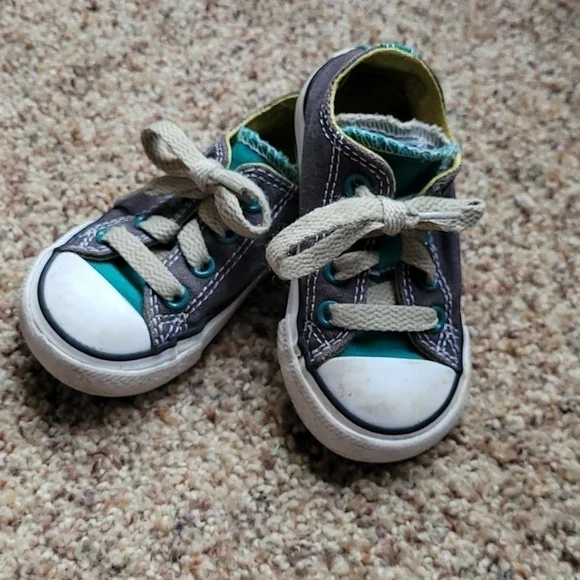 𝅺Converse All Star gray/ green sneakers little kid size 5
