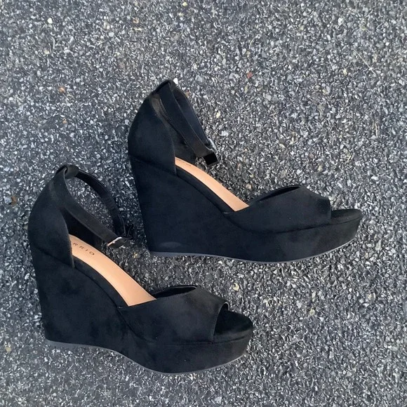 Torrid Black Faux Suede Platform Wedge Sandals Ankle Strap Wide Width 10W