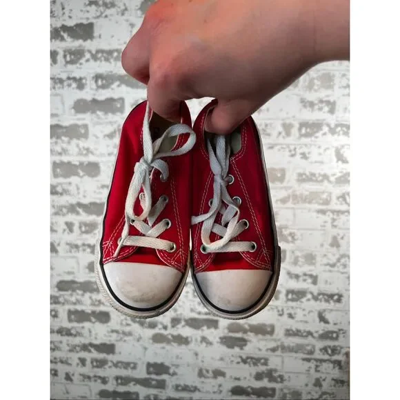 Converse | kids infant size 9 red lace up sneakers