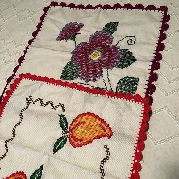 VTG  Needlepoint Tea Towels Set Of 2 Crochet‎ Trim Farmhouse Chic Handmade Decor