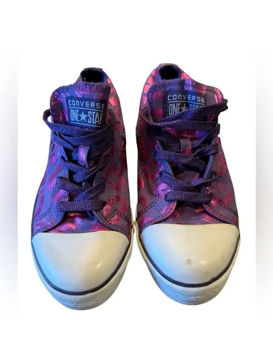 Converse One Star Kids' Size 6 Vibrant Purple and Pink Metallic Kiss Sneakers
