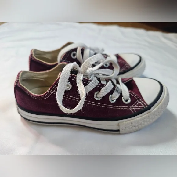 Converse Chuck Taylor All Star Low Top sneakers in Burgundy/Maroon - Toddler 11