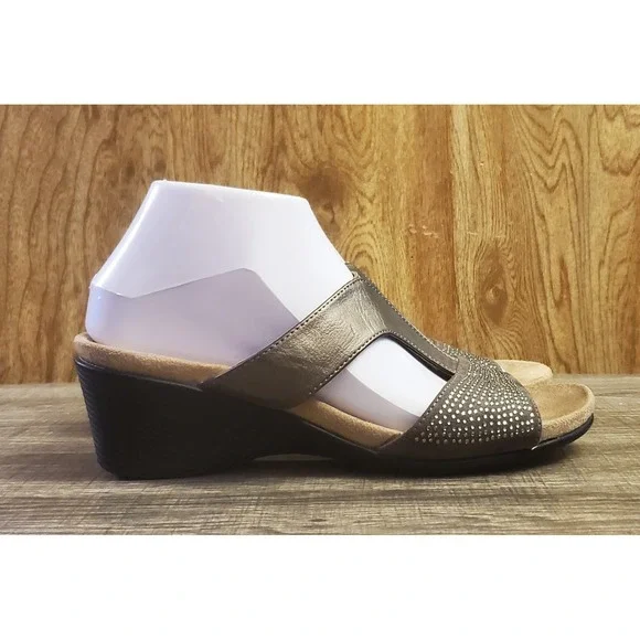 Axxiom Arika Bedazzled Wedge Sandals Women's Size 8.5 Gray‎