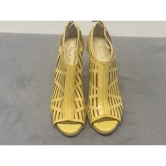 Pour La‎ Victorie Women’s Leather Wedge Peep Toe Shoes Size 8 Yellow