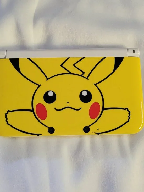 Nintendo 3DS XL Pikachu Edition
