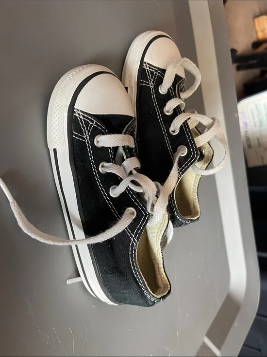 EUC converse Kids Black Canvas Lace-Up Sneakers 8