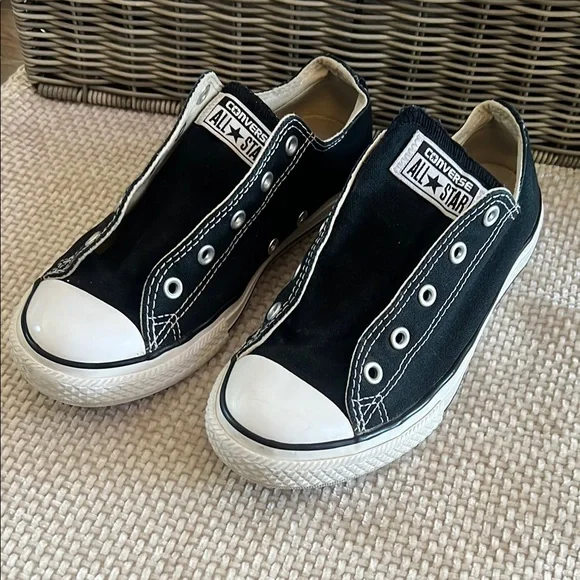 Converse Black and White Chuck Taylor Sneakers size 2 GUC