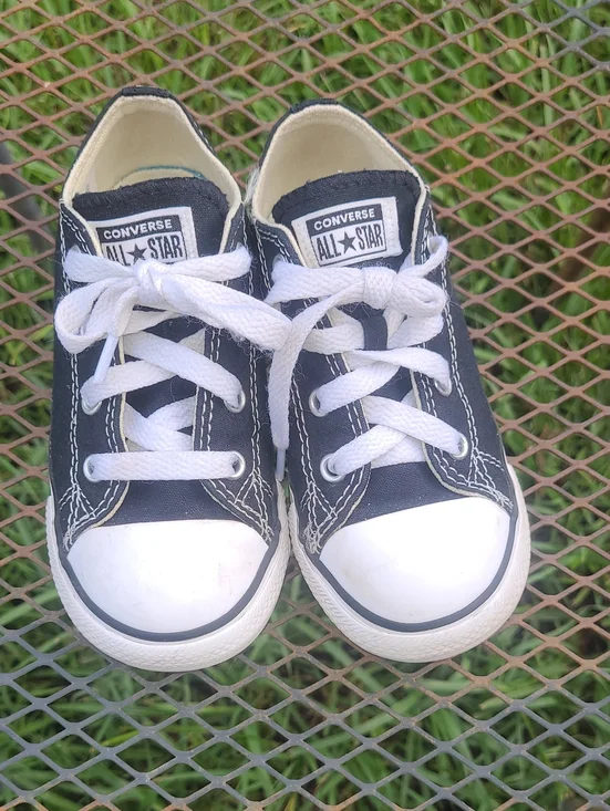 Converse Kids Black & White Low Top Sneakers Size 9
