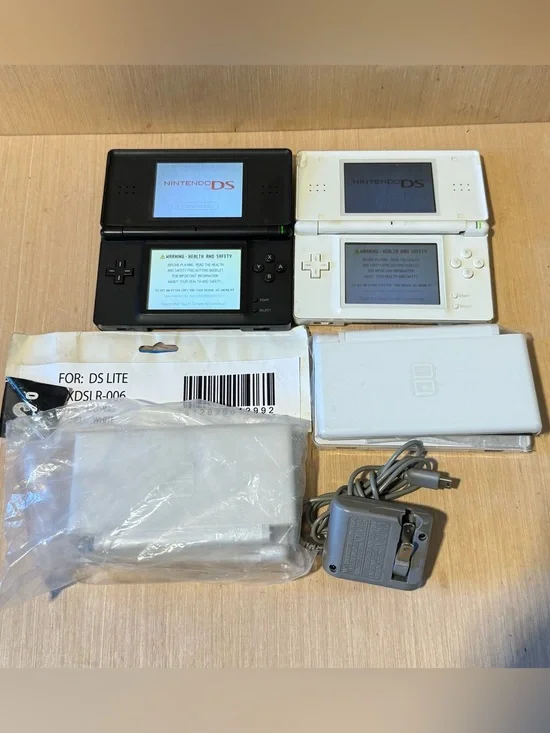 2-Nintendo DS Lite w/ 1 game-Charg-2 Replacement Housing Loose hinges Read Info!