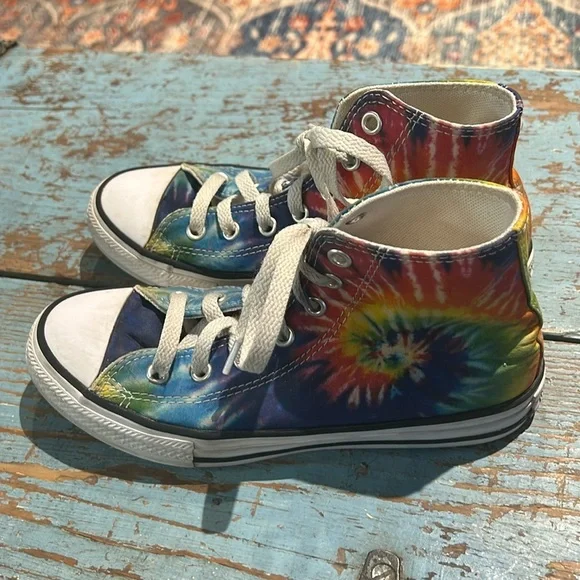 Converse Chuck Taylor All Star Tie Dye Rainbow Hi Top Youth Size 2