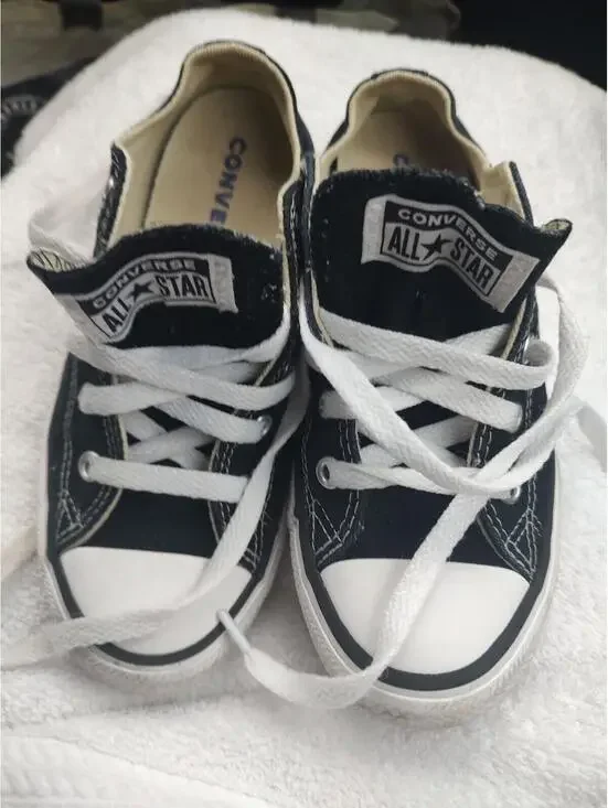 Converse Chuck Taylor All Star Black Low Top Sneakers Y1