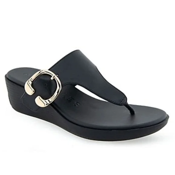 Aerosoles Izola Womens Black Wedge Thong Sandal Buckle Detail Size 8.5M NEW