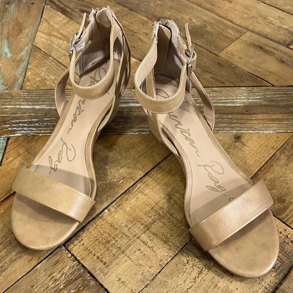 American Rag Women's Wedge Sandals Ankle Strap Zip Back Beige‎ Size 7