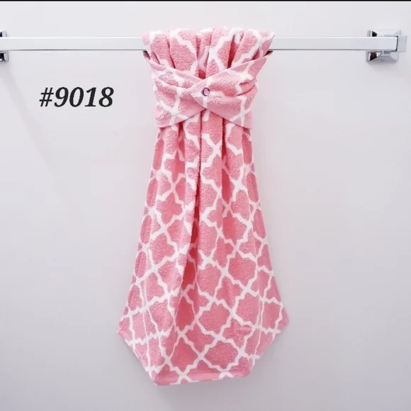 ❤️NEW!❤️ #9018 ■Pink & white LATTICE print Hang'N'Snap Hand Towel 🤍Select Snap