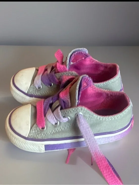 Converse Kids Low-Top Sneakers in Gray with Pink and Purple Accents