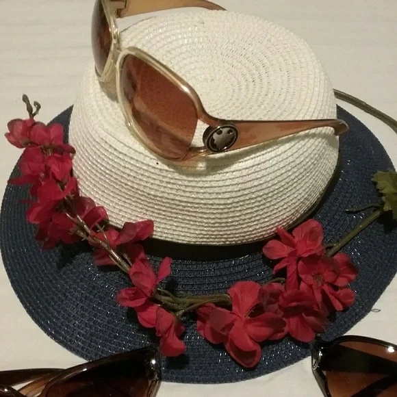 Brand new Gold fashionable sunglasses