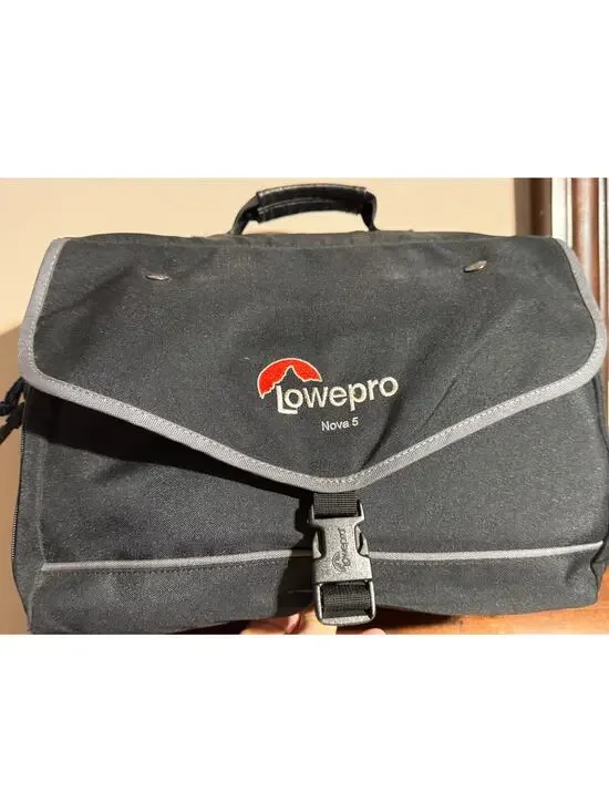 Lowepro Nova 5 Camera Bag NWOT
