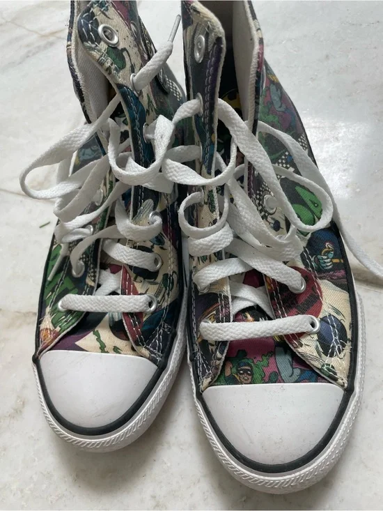 Batman X Converse Kids High-Top Sneakers in White and Multicolor Comic Print
