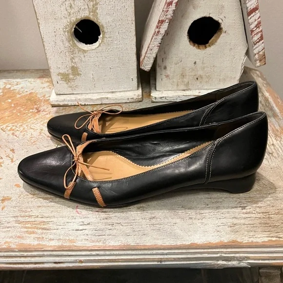 Cole Haan Black With Tan Bow Kitten Wedge Office Casual Heel Womens Size 9