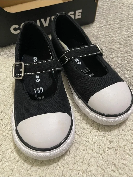 NEW- Converse - 8c