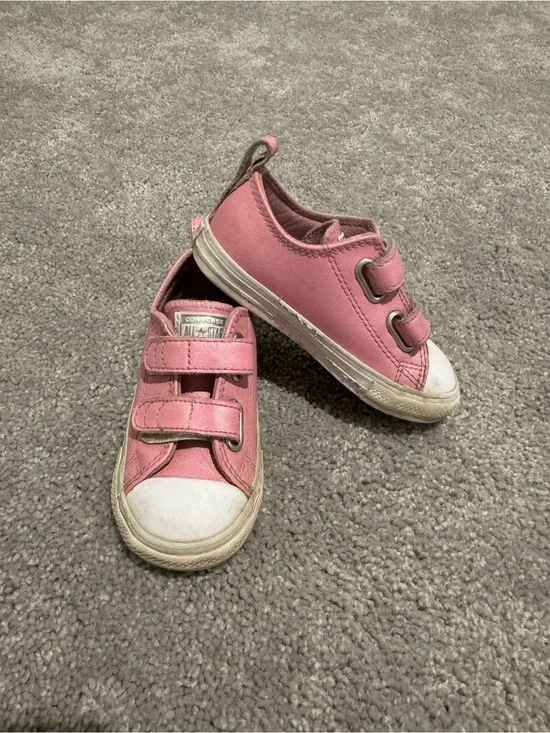 Girls converse size 8