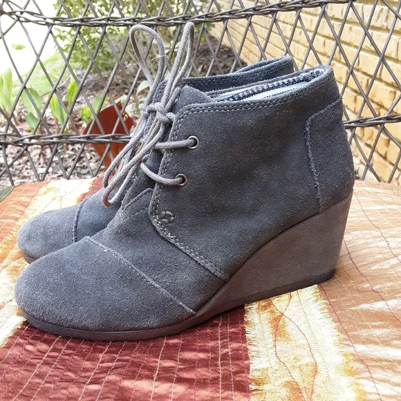 Toms Gray Lace Up Wedge Heel Bootie Size 6.