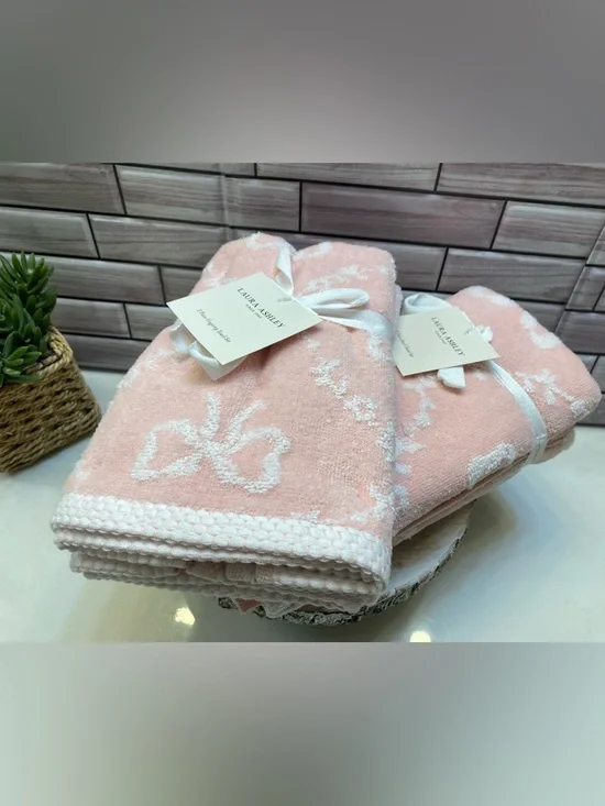 Laura Ashley ❤️Kate Bow (2)Hand  &(2) Tip Towel Set Pink NWT