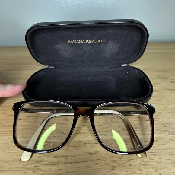 Banana Republic‎ brown tortoise shell eyeglasses w/ matching hard case