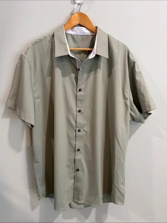 Men's Short Sleeve Button-Up Shirt in Light Sage