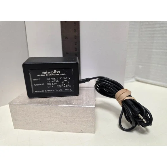 vintage Minolta Ni-Cd Charger 280 charging Nickel-Cadium battery charger