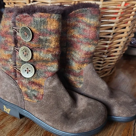 Alegria Nanook Pecan Fuzzy Boots‎ Size 36 (US 6-6.5) Brown Wooly Faux Fur Lined