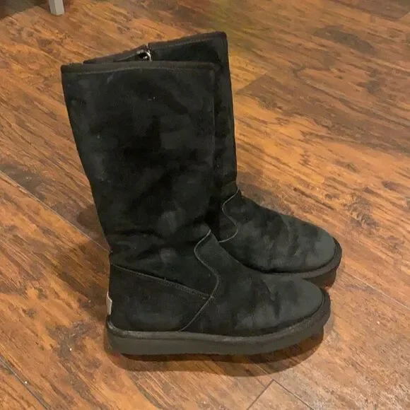 UGG AUSTRALIA: SUMNER BLACK BOOT size 7 . THE IDEAL ACCESSORY TO MINIMALIST GUC