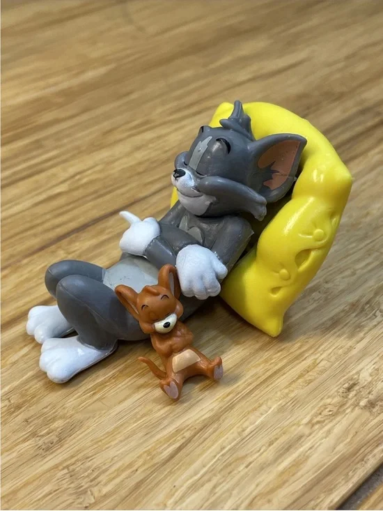 Warner Bros. Gray Tom & Brown Jerry with Yellow Cheese Bed Figurine