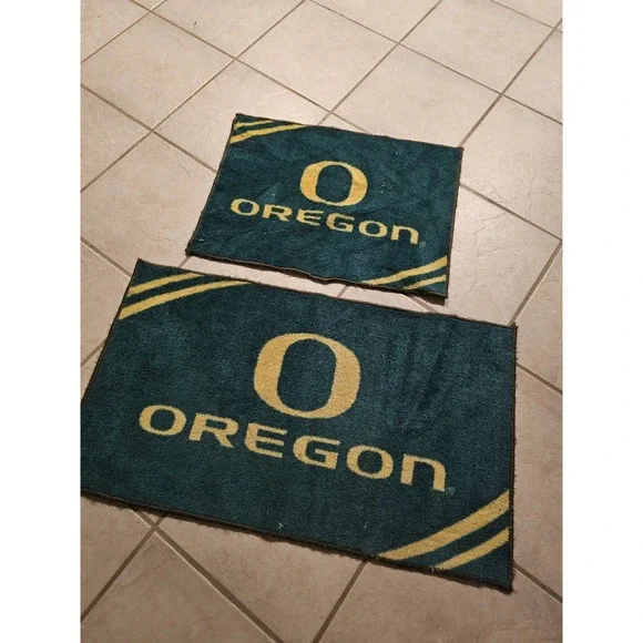 University of Oregon Ducks Bath Mat Set (2‎ Pieces)