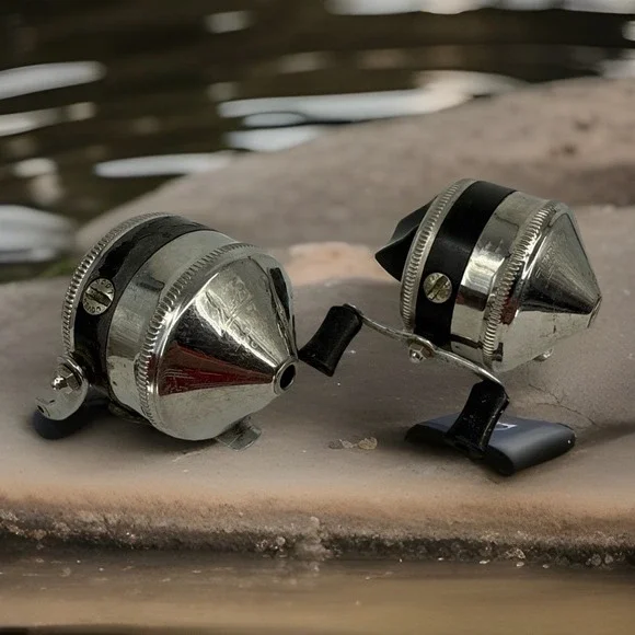2 Vintage Zebco 