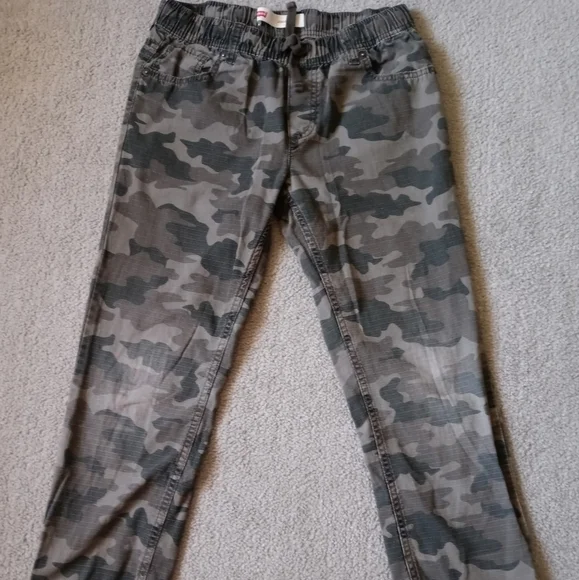 Levi's joggers boys youth size large  army fatigue colors elastic waist pants