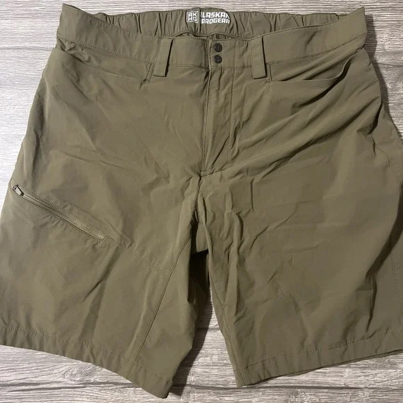 Alaskan Hardgear Army Green Men's Lightweight Nylon Hiking Shorts Size 38x10