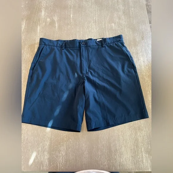 Vineyard Vines breaker shorts Men's Navy Blue Shorts size 36