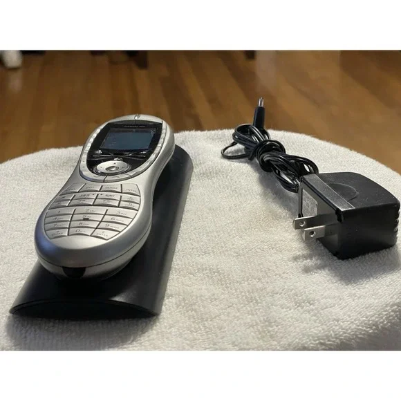LOGITECH Harmony LCD Advanced Remote Control (needs Battery)