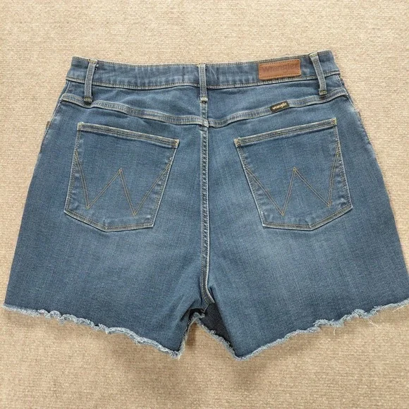 Wrangler Frayed Raw Hem Jean Shorts Size 34 Fits 30