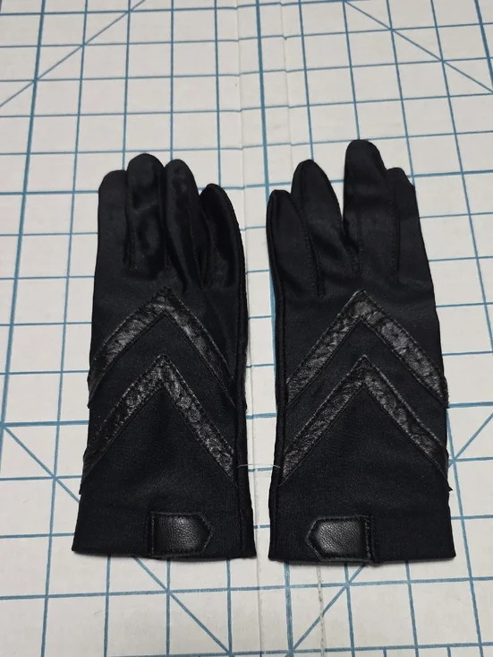 isotoner Black Women's Dress Gloves with Chevron Trim, VTG, Style No. 23092