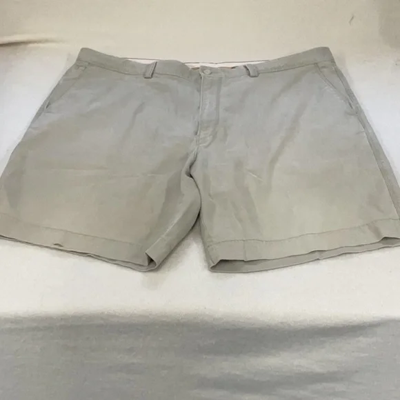 EUC Mens Tommy Bahama khaki shorts