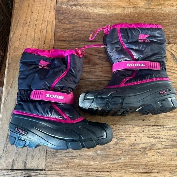 Women's Sorel Snow Boots Black/ Hot Pink Size 5