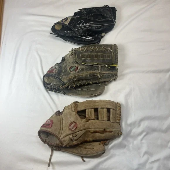 Louisville Slugger The Softballer Softball Glove Leather HBG9 - 13.5