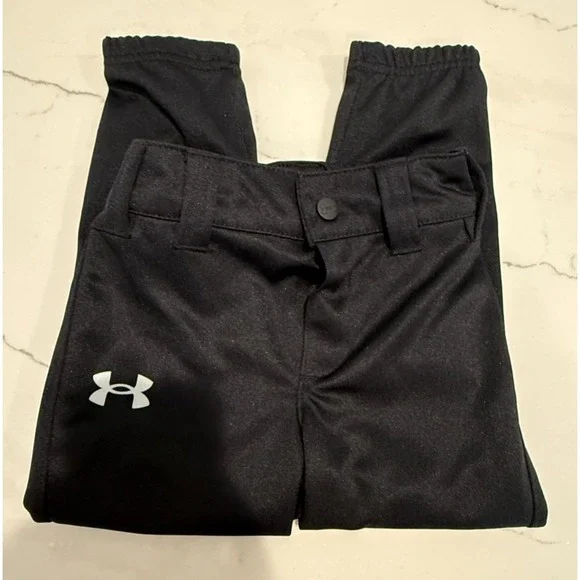 Youth Unisex Under Armour Size 4 21