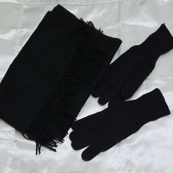 Black Scarf and Gloves Set For Women