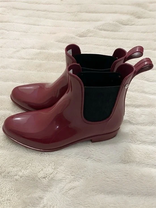 MICHAEL Michael Kors Charm Gore Glossy Red Rain Bootie Boots Size 8