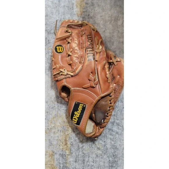 Wilson Youth Kirk Gibson Pro Special Baseball Glove RHT Select Premium A2150