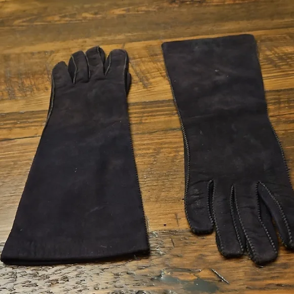 Vintage Superb Elegant Black Suede Ladie's Gloves