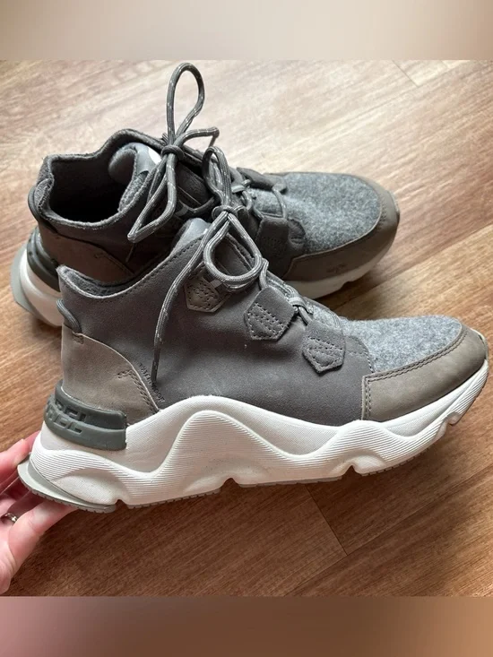 SOREL Kinetic RNEGD Caribou Waterproof Sneakers in Grey, Sz 7